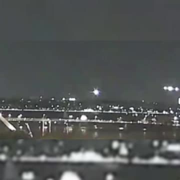 Washington DC mid-air Blackhawk VH-60 helicopter crashing into Flight 5342 passenger airplane