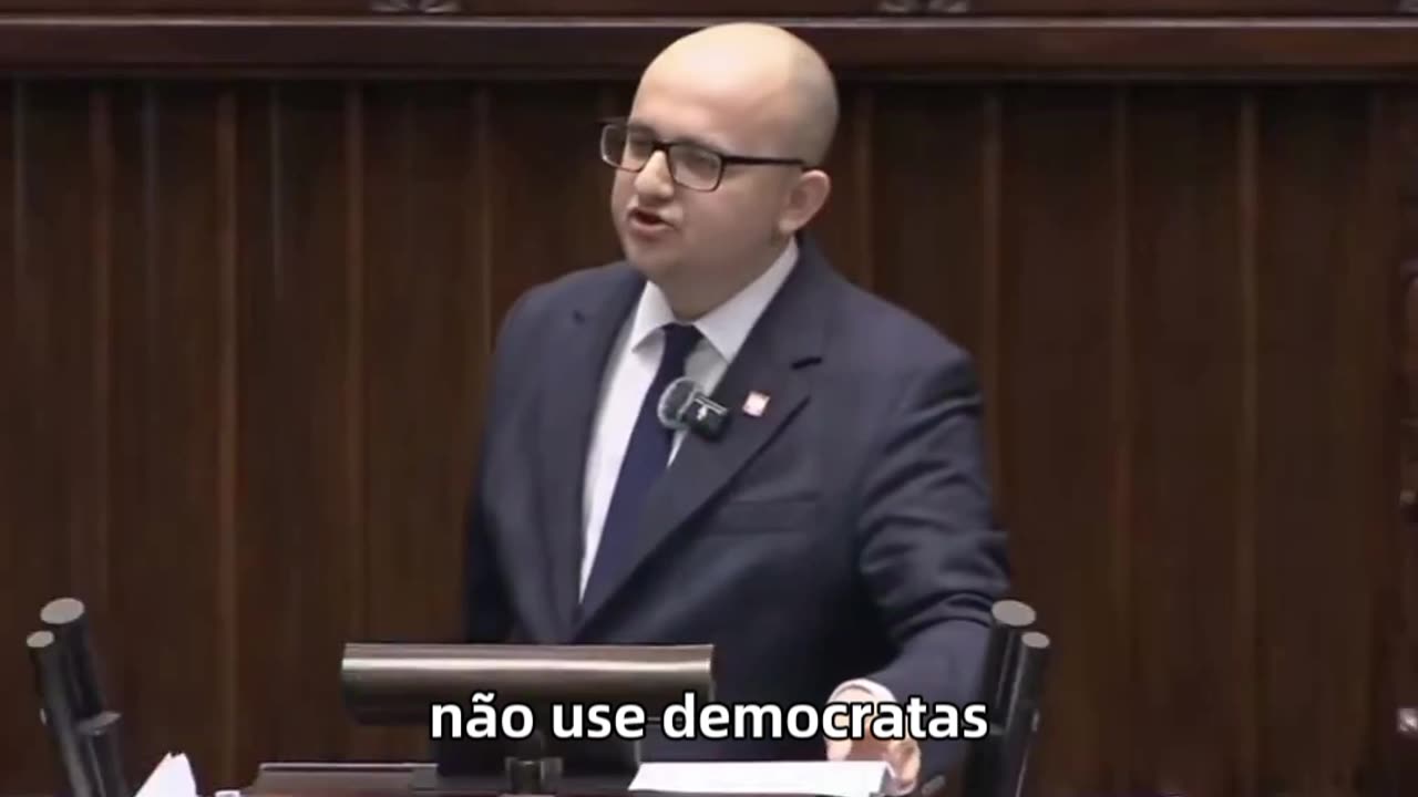 POLÔNIA SE MOVE PARA PRENDER O DEPUTADO DA OPOSIÇÃO MATECKI APÓS RETIRAR SUA IMUNIDADE
