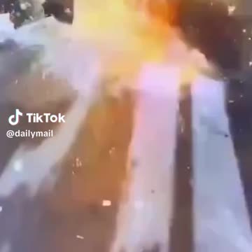 Tesla cybertruck caught fire /explosions outside Trump hotel in Las Vegas 1/1/25