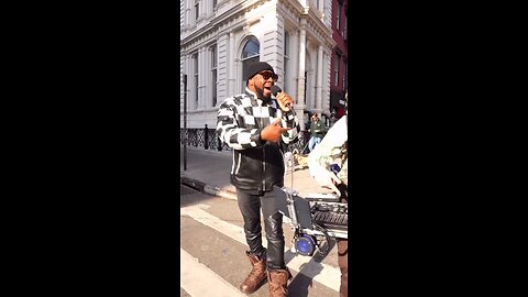 Wyclef kills the streets with his vibes