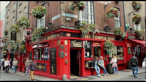 Hanging out in Dublin City with Genny, Conor and Niamh. September 2007