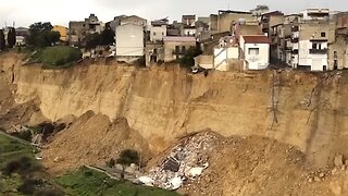 LA PAUROSA FRANA A NISCEMI - The Frightening Landslide In The Town Of Niscemi -
