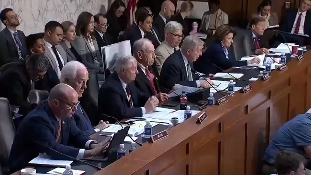 🤔US Attorney General Pam Bondi's famous "Epstein client list on my