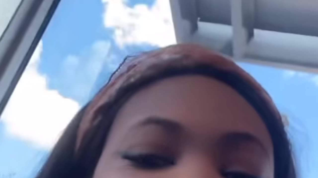 PND finds out she's preggo describes being at BBL surgery appt smelling like fish and onions