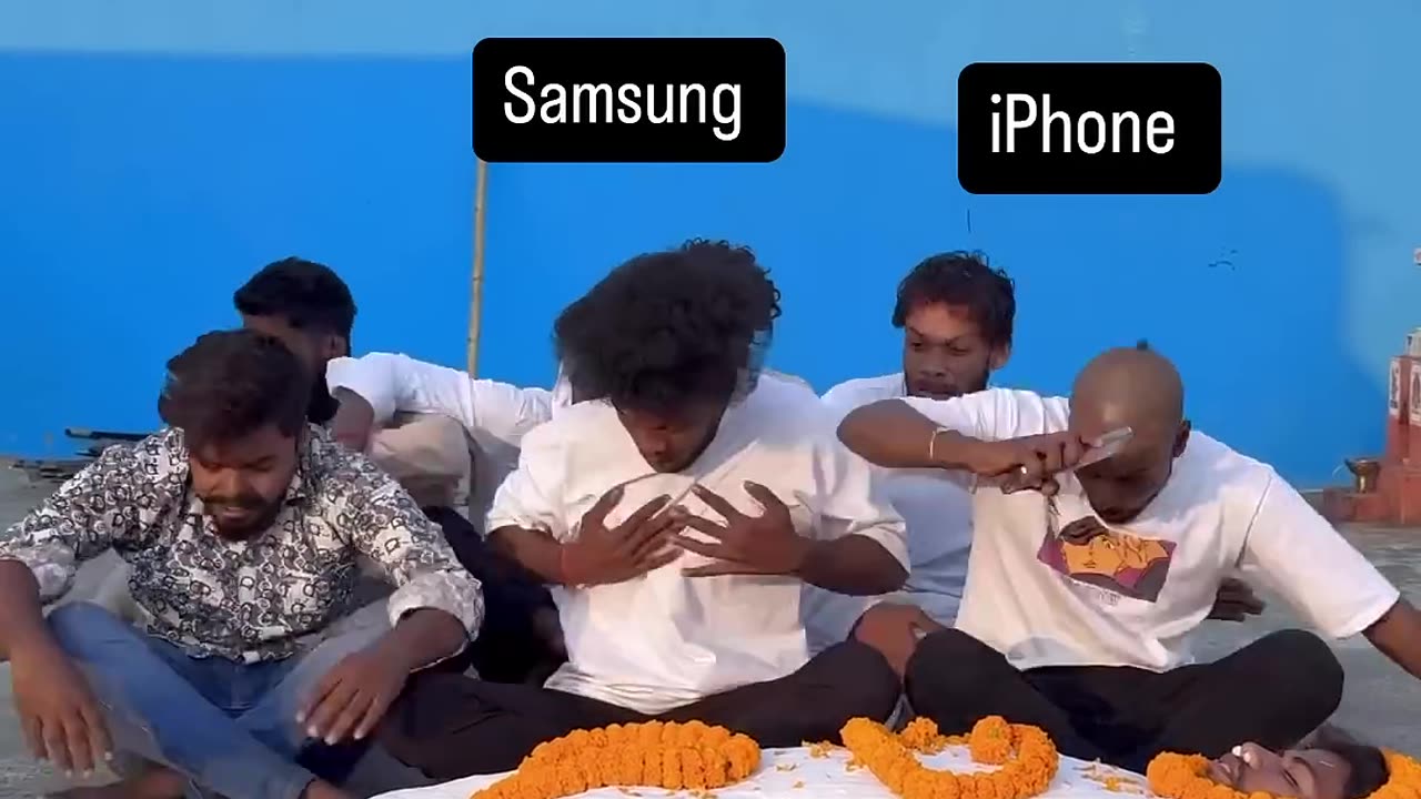 iPhone vs Samsung ￼😂😂 #comedy #realfools #surajroxfunnyvibe #vikramcomedyvideo #iphone #samsung