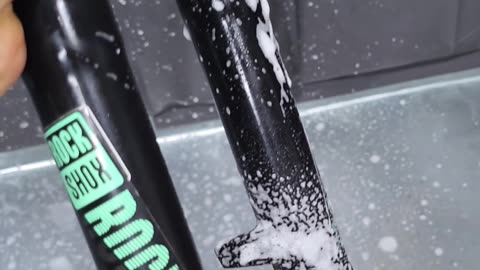 How to clean bicycle fork lowers