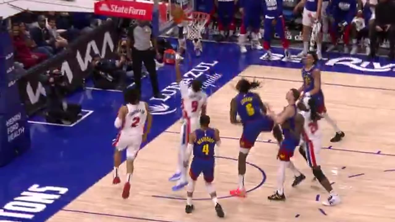 NBA - AUSAR THOMPSON THIS WAS FILTHY 😮‍💨 Behind the back to the euro to the layup!!