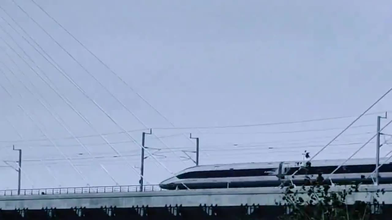 🇨🇳 CR450 BULLET TRAIN REACHED 453 KM/H (281 MPH) DURING THE TRAIN TESTING IN CHINA