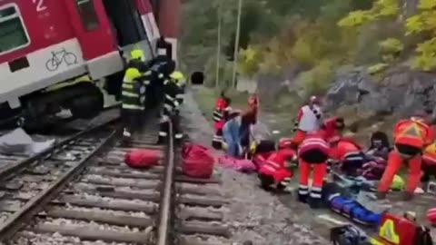 Decenas de heridos tras la colisión de dos trenes de alta velocidad en Eslovaquia