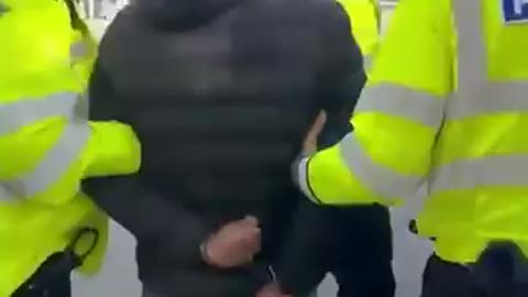 Niyak has once again been arrested by the Met Police for no reason whilst protesting