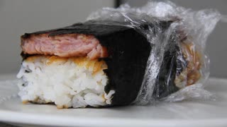 The Ultimate Hawaiian Snack: Authentic SPAM Musubi with Mark Wiens 🍍🔥