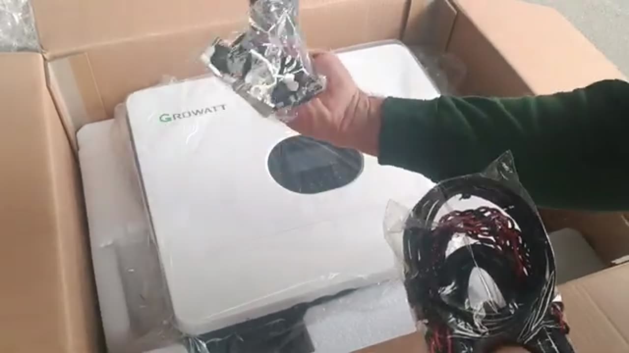 UNBOXING Growatt SPF 6000ES PLUS 6kW - Off Grid inverter