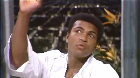 Muhammed Ali, Ken Norton, Johnny Carson -- Ali sees flying saucers #johnnycarson #tonightshow