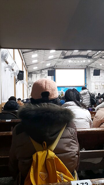 20260101. Happy new year. am.5:00. Worship. South Korea.