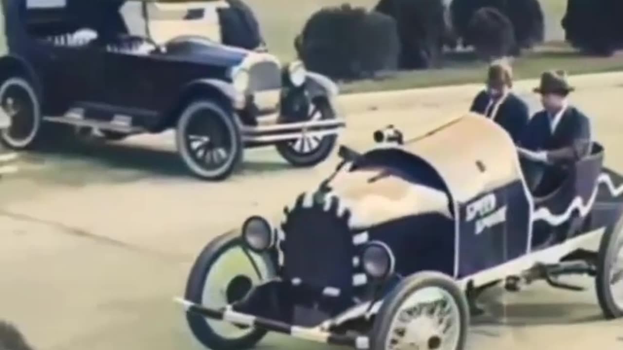 Niente di insolito, solo un'auto del 1928 con pilota automatico