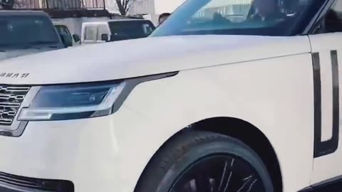 Unleashing Adventure: Range Rover Unloading Secrets Revealed! 🚙