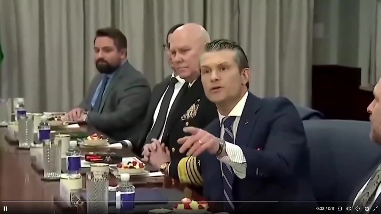 SECDEF HEGSETH: "Tôi sẽ chọn cách từ chối câu hỏi không đủ tiêu chuẩn của anh...?"