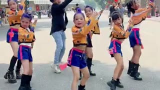Amazing: Team Rumi or Team Mira? | Follow Me | MENTE MÁ TOMA TOMA Dance Battle #