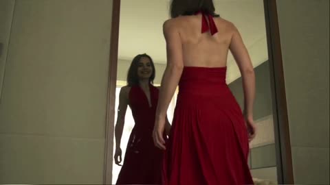 Why We Check Our Reflection Even When We Don’t Mean To