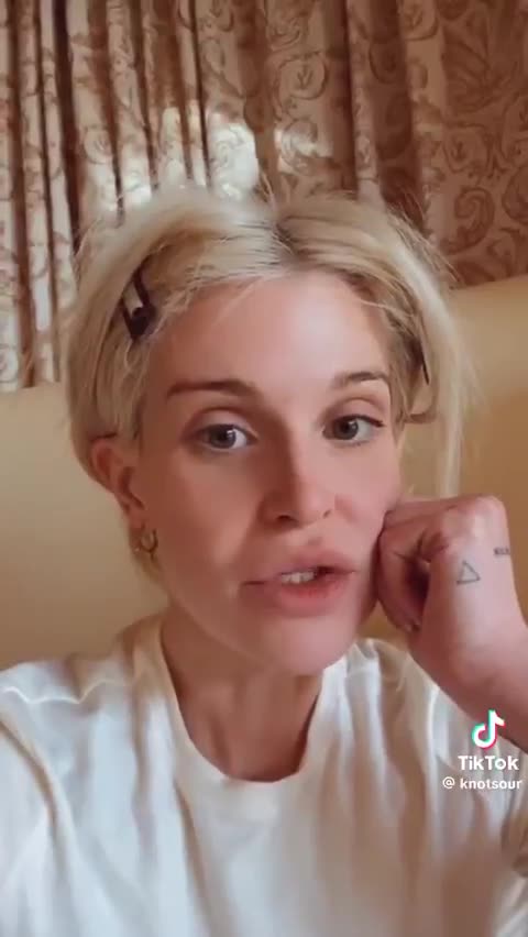 KELLY OSBOURNE BLASTS CELEBS FOR USING LA WILDFIRES AS ‘PHOTO OPS’