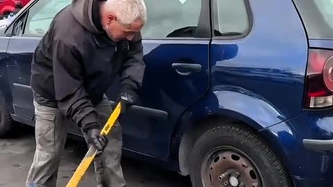MAN HITS THE WRONG PLACE IN THE CAR😱😱😱😱