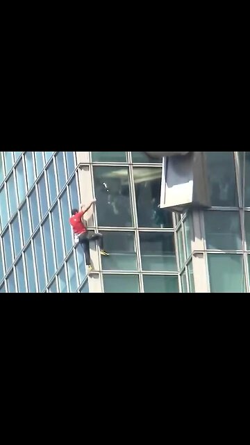 American climber Alex Honnold has successfully completed his climb up the Taipei 101 building