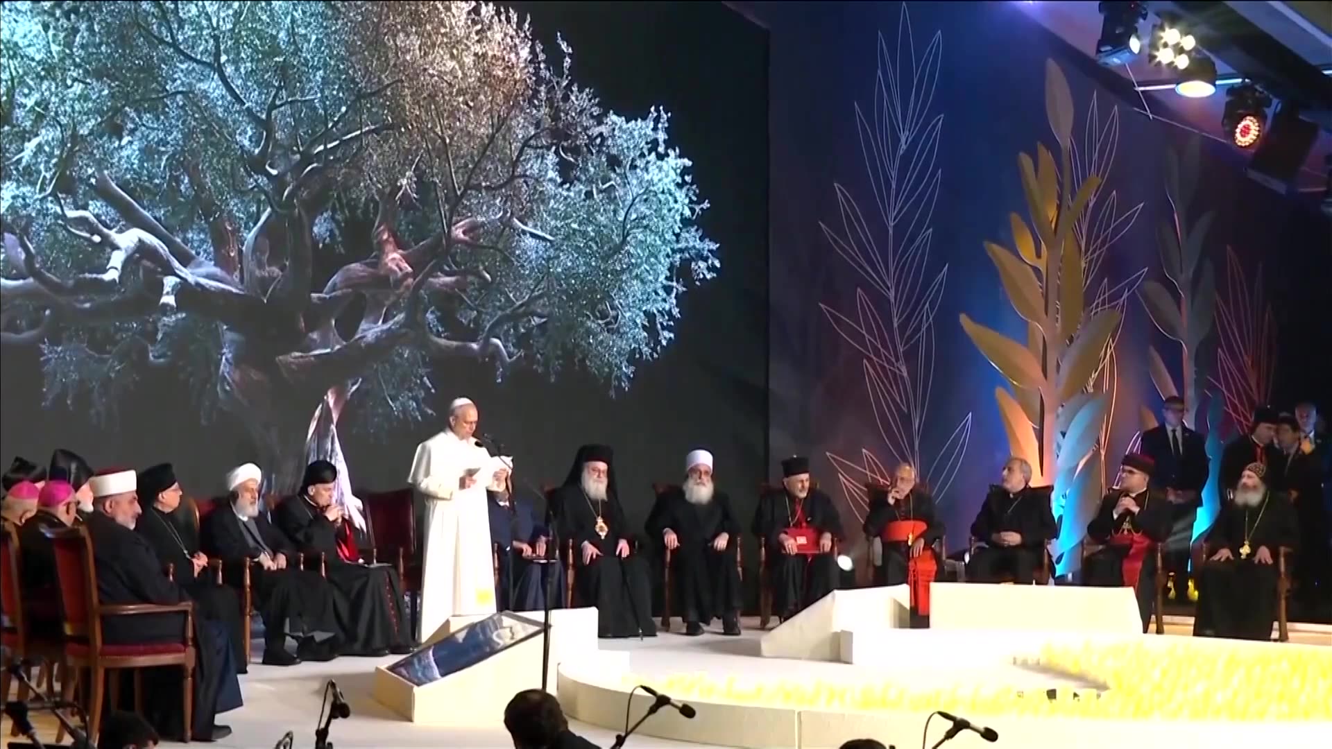 Pope speaks of hope for peace in Middle East during Lebanon visit