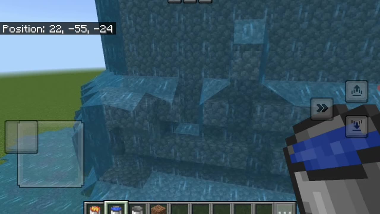 How to build a lavacaste wall in Minecraft