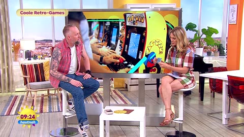 Alina Merkau sexyy SAT.1-Frühstücksfernsehen (1)