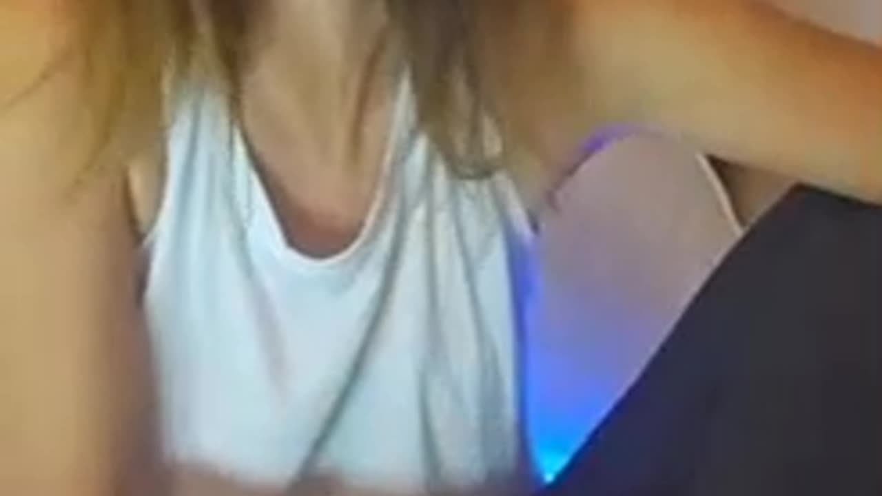 Exciting Brunette Milf 🩵🖤👣