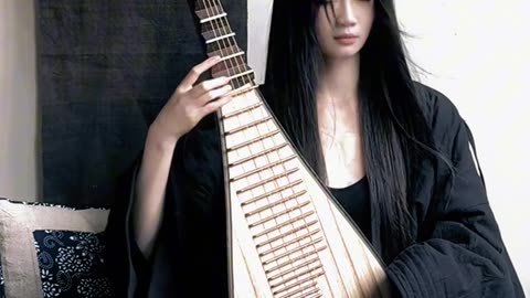 Girl playing the pipa