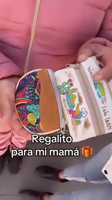 #charlottelascurain Estoy aquí en Real del Monte con mi mamá. le compré un regalito muy bonito.