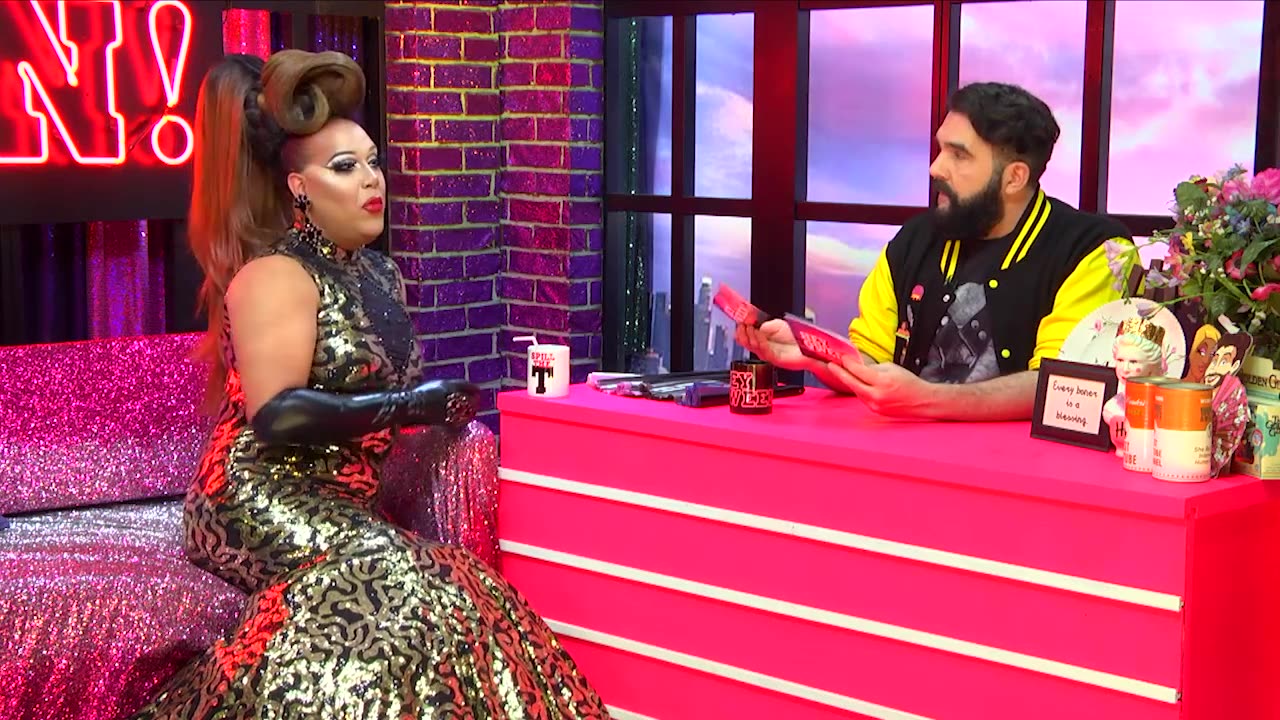 ALEXIS MATEO: QUESTIONS FROM REDDIT on Hey Qween!