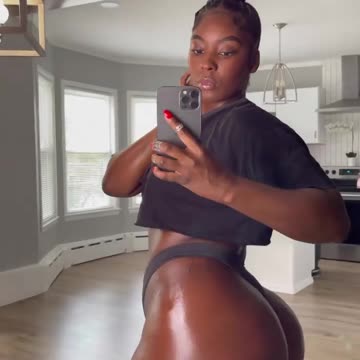 Thick with the buns, cinnamon 🤎🤎🤎