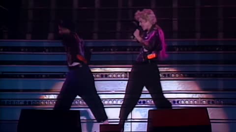 1987 Who's That Girl Tour (Italy) – Madonna