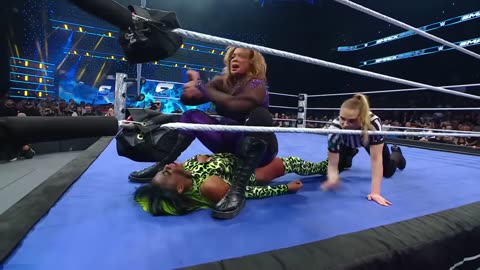 Tiffany Stratton cashes in to capture WWE Women’s Title: SmackDown highlights, Jan. 3, 2025