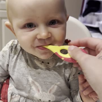 Toothbrushing before bed 🪥✨ Baby Kayla’s bedtime routine is the cutest thing ever 💕