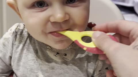 Toothbrushing before bed 🪥✨ Baby Kayla’s bedtime routine is the cutest thing ever 💕