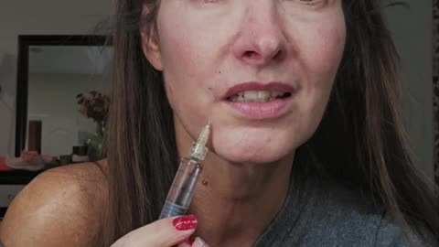 Half an ml of Aquashine around the mouth. Aging hard!