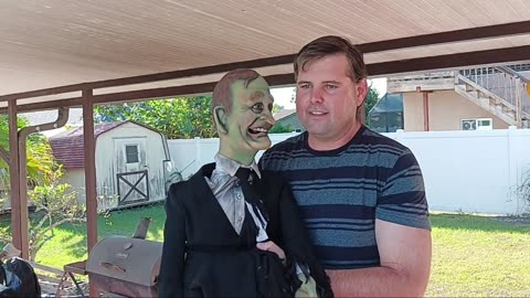 Vance Dykes & Zombie Bush: Not Turning Into A Zombie Extra Video 1