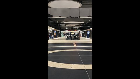 Airports Adventure Guide - 5 Smallest In The World