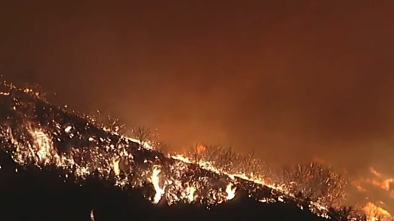 Fire tornado spotted in blazing Palisades Fire in California