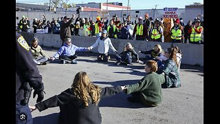 Several Suburban Chicago Women Arrested After Attempting to Block ICE Facility Entrance.mp4