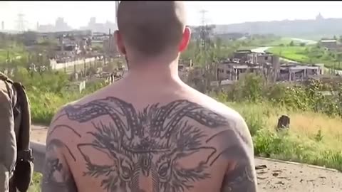 Na Ukrajině fašizmus není Svastiky a další tetování vojáků Azov kteří se vzdali v Mariupolu