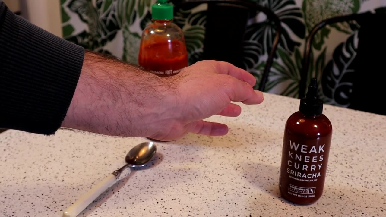 Does Turmeric & Cardamom Belong In Hot Sauce? Weak Knees Curry Sriracha Hot Sauce Taste Test Review