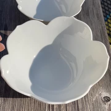 Vintage of Mid 20th-Century Porcelain Nesting Lotus Serveware Bowls, Japan