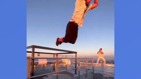 Juggling maniacs do parkour without limits - Total Emotion - 03