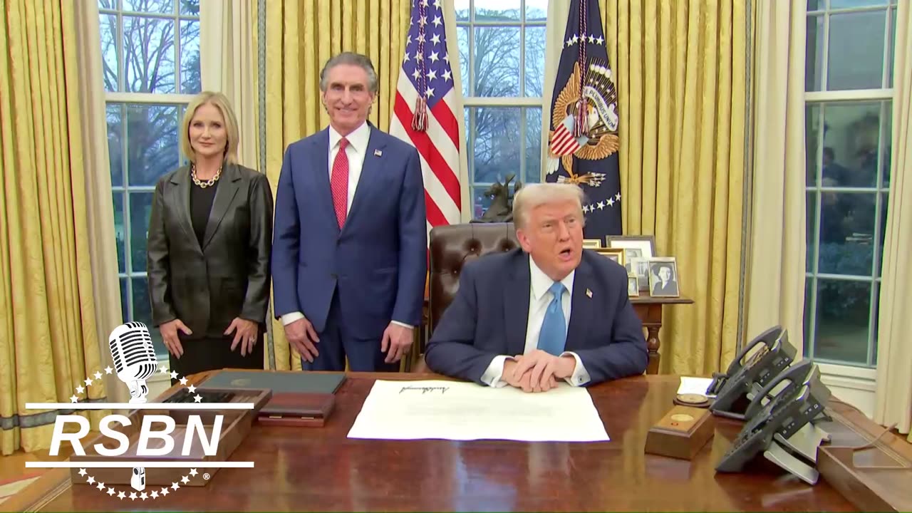 WATCH: President Trump Signs Executive Orders in the Oval Office - 1/31/25