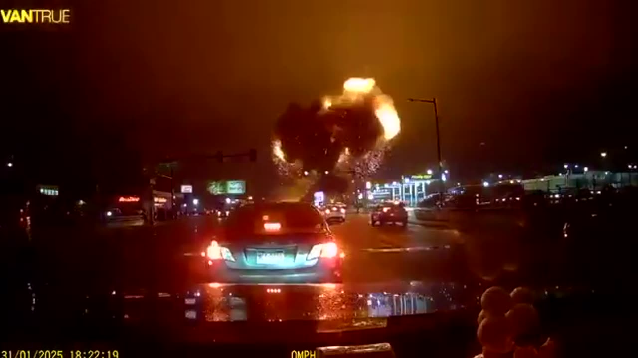 The General - BREAKING： Dashcam video of the plane crash in Philadelphia which has now taken the liv