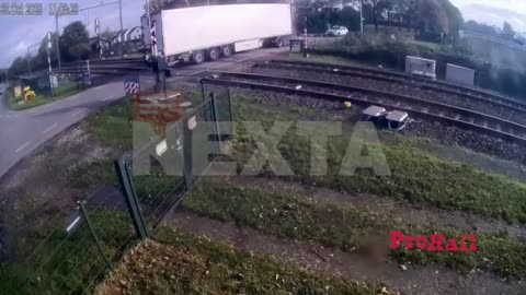 🚆💥 Dramatic train–truck crash in the Netherlands caught on camera